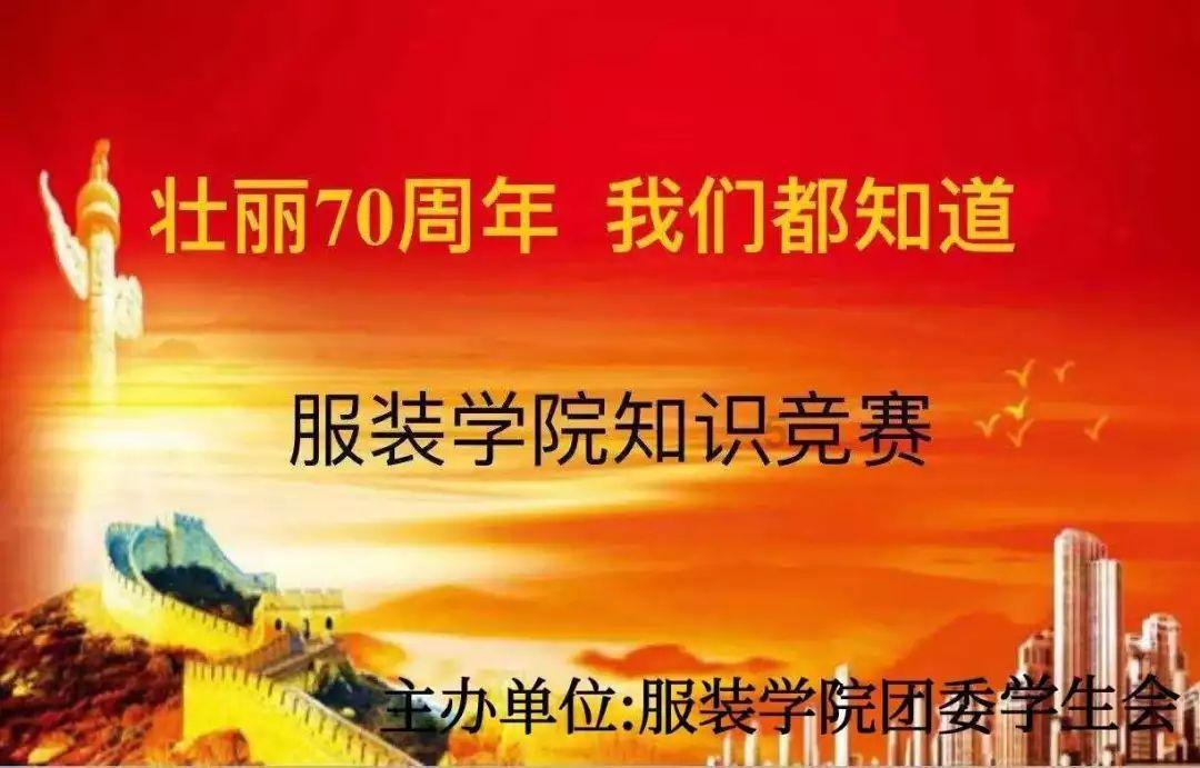 沙滩游玩的女孩们