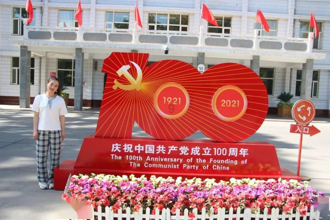 楼顶边缘 “网恋男”欲轻生